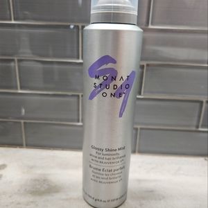 Monat Glossy Shine Mist